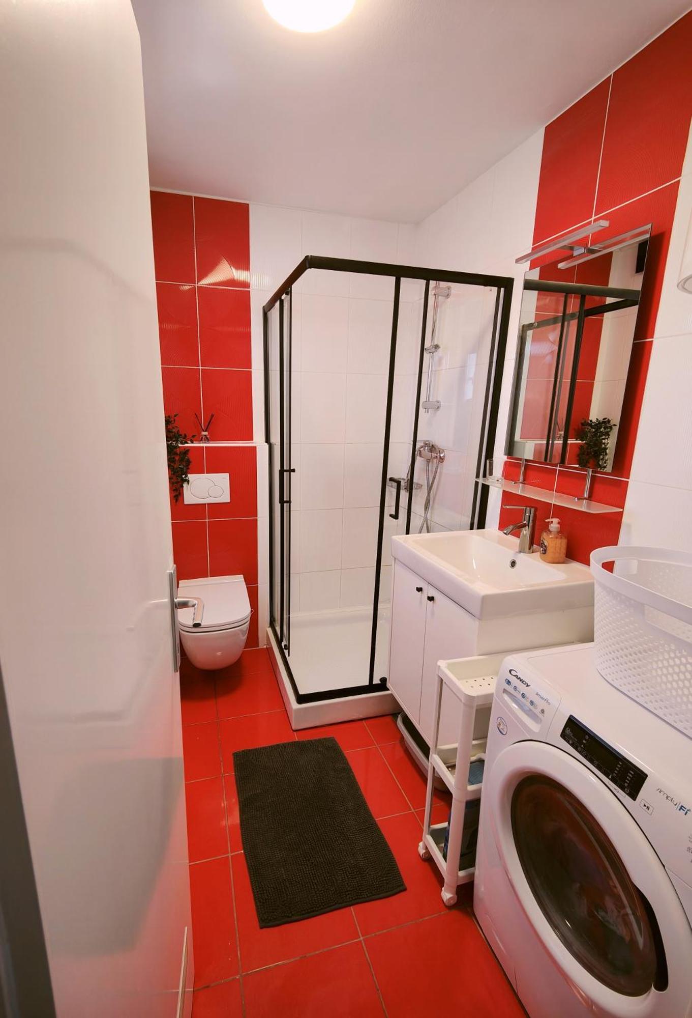 House, Terme Catez 153 *