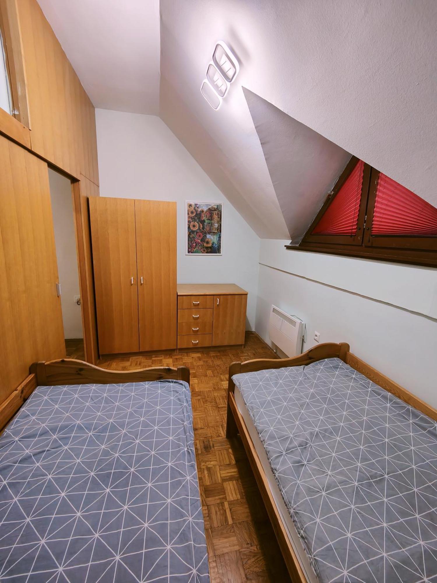 House, Terme Catez 153